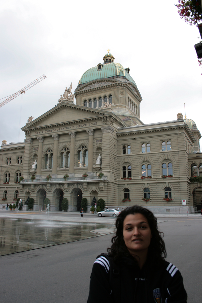 Katia devant le Palais Fédéral (la 1ère fois?) Katia devant le Palais Fédéral (la 1ère fois?)
