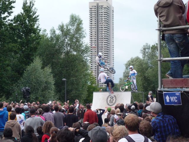 Air over 540… sur des BMX d'il y a 25 ans… bande de malades Air over 540… sur des BMX d'il y a 25 ans… bande de malades