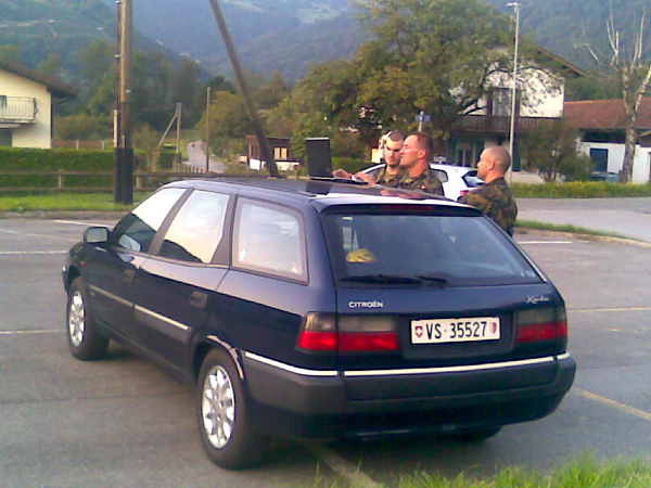 Les 3 branleurs regardant du porno. Don't ask! Les 3 branleurs regardant du porno. Don't ask!