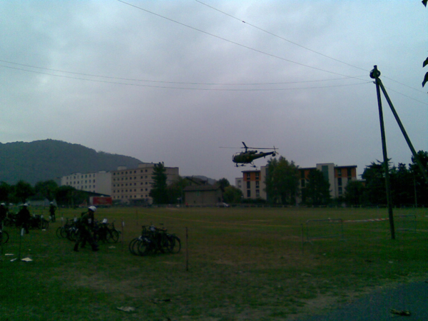 Alouette qui atterrit Alouette qui atterrit