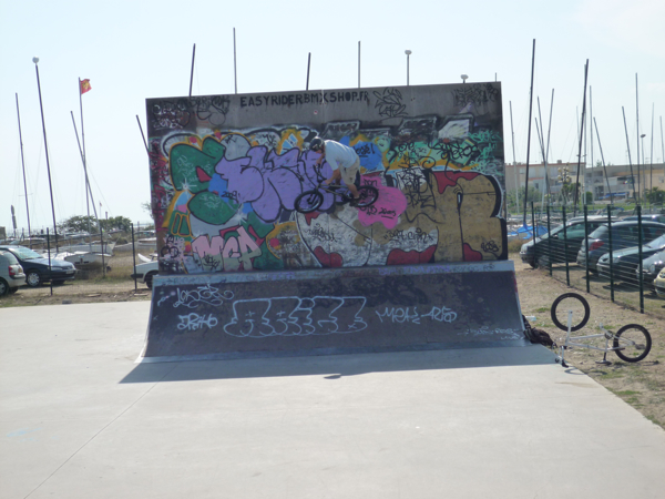 Clap, avec un wallride un tantinet tendu Clap, avec un wallride un tantinet tendu