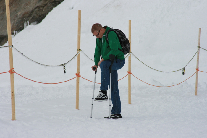 Sur la Jungfrau avec des béquilles. Ô joie. Sur la Jungfrau avec des béquilles. Ô joie.