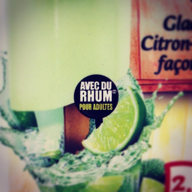 Glace avec du rhum pour adultes. Pas du rhum pour enfants. Vive la France 🇫🇷