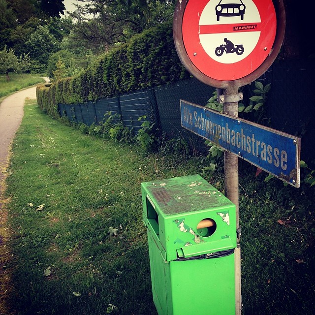 la Suisse allemande, où la longueur des panneaux est inversement proportionnelle à l'importance de la route