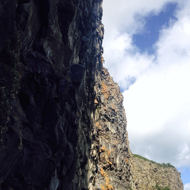“la falaise est over-vert” – @alex_pittet