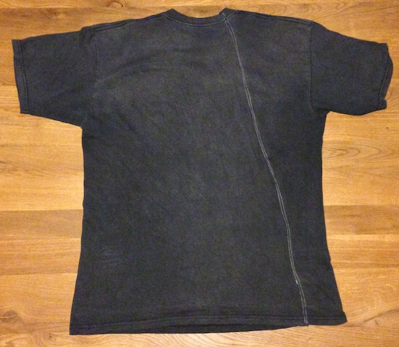 Récupération du t-shirt S&M massacré par l’infirmière Récupération du t-shirt S&M massacré par l’infirmière