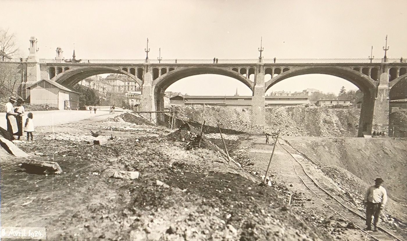 La “vallée” du Flon, le Pont du Chauderon, vue vers l’Est La “vallée” du Flon, le Pont du Chauderon, vue vers l’Est